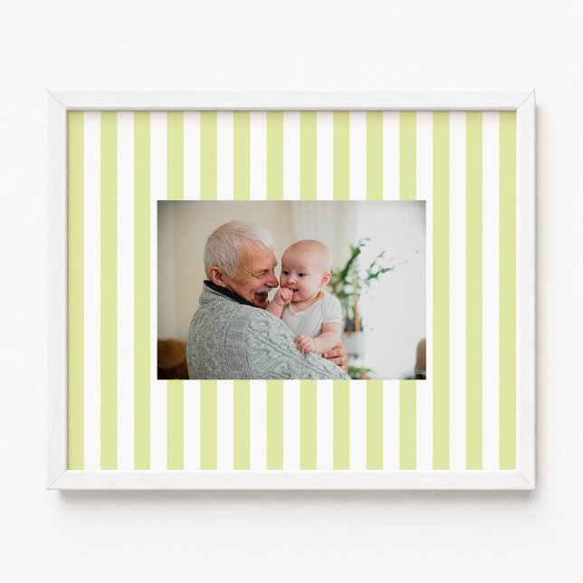 Affiche Rayures de bonbon vert clair et blanc Photo de béb (Light Green and White Candy Stripes Baby Photo Poster)