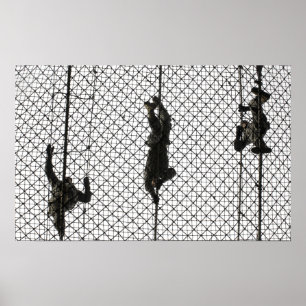 Affiche recrues accomplissant un obstacle