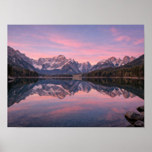 Affiche Reflet de lac de montagne au coucher de soleil ros