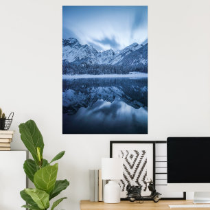 Affiche Reflet des montagnes majestueuses sur le lac Fusin