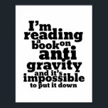 Affiche Réserver sur Anti Gravity Funky Science Geek Puns<br><div class="desc">Je suis en train de lire un livre sur l'anti-gravité et il est impossible de le poser. Un jeu de mots de science amusant pour ceux qui aiment étudier la science. Cool et humoristique citent des articles pour les étudiants du collège qui se spécialisent en physique. Parfait pour les scientifiques...</div>