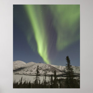Affiche Rideaux d'aurore boréale dansent à travers le ciel