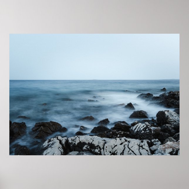 Affiche Rivage rocheux avec eau brumeuse (Devant)