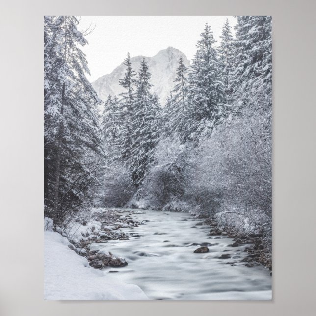Affiche Rivière coulant à travers la forêt hivernale Mojst (Devant)