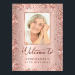 Affiche Rose Gold Parties scintillant Chic 90th Birthday P<br><div class="desc">Elégante rose d'or étincelante parties scintillant métallique et personnalisée Photo Poster d'Affiche de bienvenue 90th Birthday. Cette Fille Adulte feminine NINETY (NINETIETH) OU N'IMPORTE QUEL ÂGE signe de fête d'anniversaire avec un script de calligraphie écrit à la main élégant, rose rousse ou rose faux feuille métallique brossé arrière - plan...</div>