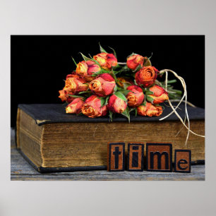 Affiche rose sur l'ancien livre