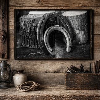 Affiche Rustic Horseshoes on Wooden Logs Black and White