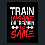Affiche Salle De Fitness Fitness Train Dingue Restez Le Mê<br><div class="desc">Train fou ou restez le même. Amusant, grognon et design pénible pour ceux qui vont à la salle de gym, courir sur le tapis roulant, l'entraînement et l'exercice. Ce produit de motivation de fitness gym est idéal à porter quand faire des squats, soulever du poids, construire des muscles. Parfait pour...</div>