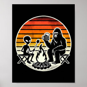 Affiche Sasquatch et extraterrestre en camping en train de