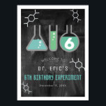 Affiche Science Experiment Chalkboard Gr Bienvenue d'anniv<br><div class="desc">L'affiche d'anniversaire de la fête d'anniversaire scientifique de ce garçon cool "expérience d'anniversaire" présente un arrière - plan de tableau noir/tableau noir avec des flacons et un tube à essai. Personnalisez-vous pour répondre à vos besoins. Vous pouvez trouver des produits correspondants dans mon magasin.</div>
