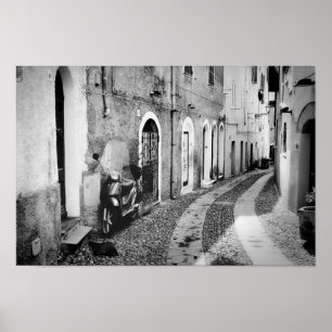 Affiche Scooter in a street in Italy in black and white
