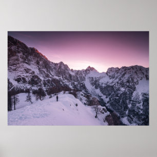 Affiche Se tient debout dans les pays des merveilles hiver