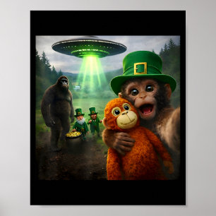 Affiche selfie singe poing avec lutin bigfoot ufo st