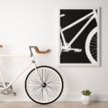 Affiche Silhouette noire et blanche avant<br><div class="desc">Cette affiche de style contemporain est ornée d'une silhouette blanche surdimensionnée à l'avant d'un vélo sur un arrière - plan noir, créant un look géométrique et moderne. Vous pouvez facilement modifier la couleur de l'arrière - plan en cliquant sur "Modifier la conception". Cette impression est affichée dans un cadre blanc...</div>