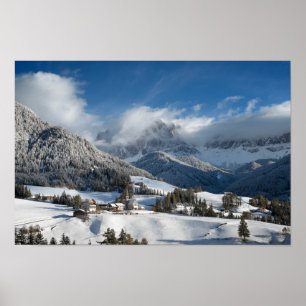 Affiche Small village with Dolomites mountains in the snow