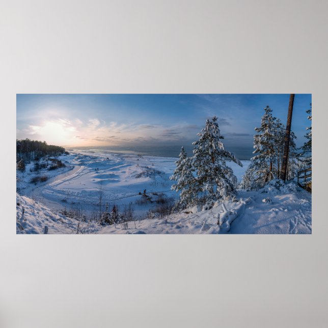 Affiche Snowy winter Baltic sea coast (Devant)