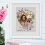 Affiche Soeur Photo Gold Coeur en forme de cadre rose flor<br><div class="desc">Photo personnalisée que vous pouvez personnaliser pour n'importe qui et ajouter un dicton ou des mots préférés du coeur. Votre photo est placée dans un cadre en or géométrique en forme de coeur. Le cadre en pierres apparentes est décoré de bouquets d'aquarelle de fleurs roses. Il est écrit avec le...</div>