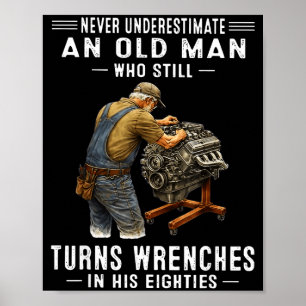 Affiche Sous-estimer un vieil homme qui tourne les clés