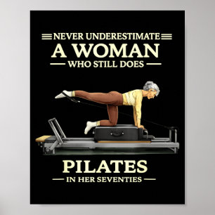Affiche Sous-estimer une femme qui fait du pilates dans le