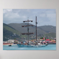 St Thomas avec grand Sail Boat, ressemble à pirate