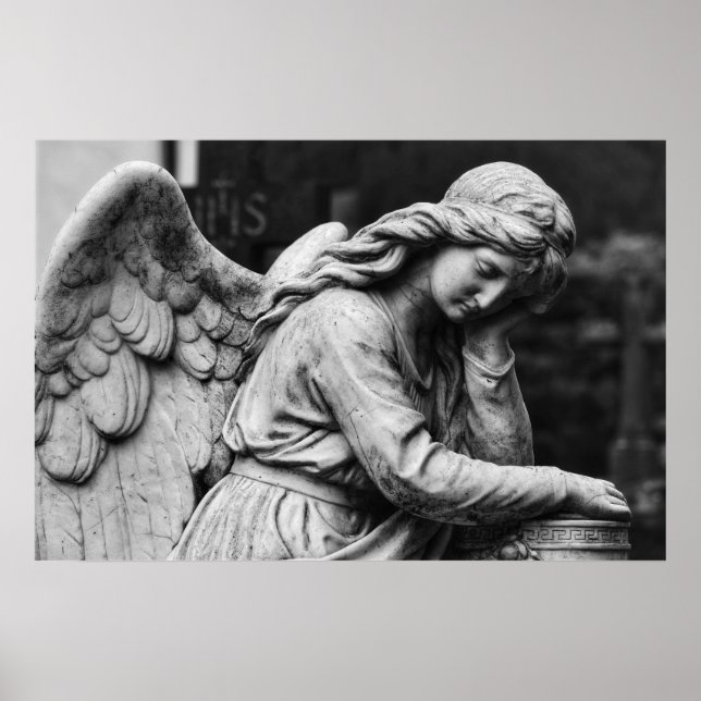 Affiche Statue d'ange noir et blanc dans un cimetière Póst (Devant)