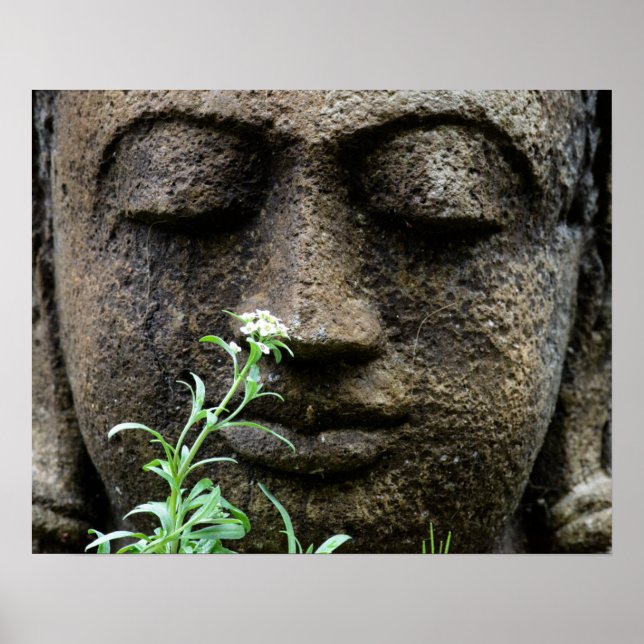 Affiche Statue de jardin en pierre avec fleur (Devant)
