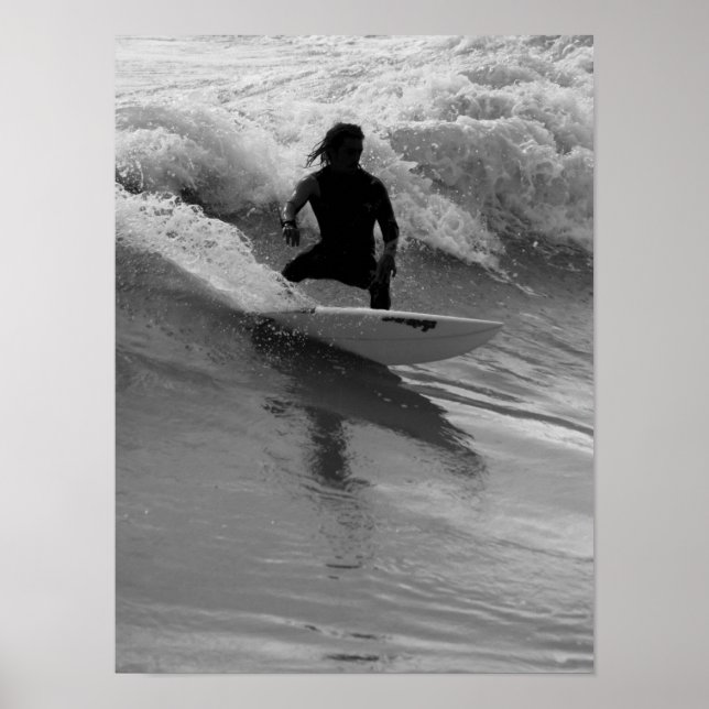 Affiche Surfer En Niveaux De Gris Des Vagues (Devant)