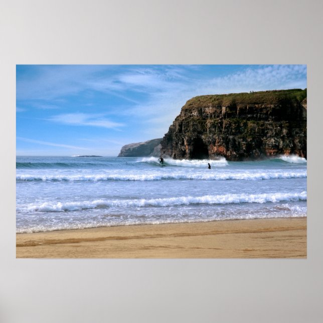 Affiche surfeurs surfeurs près des falaises de Ballybunion (Devant)