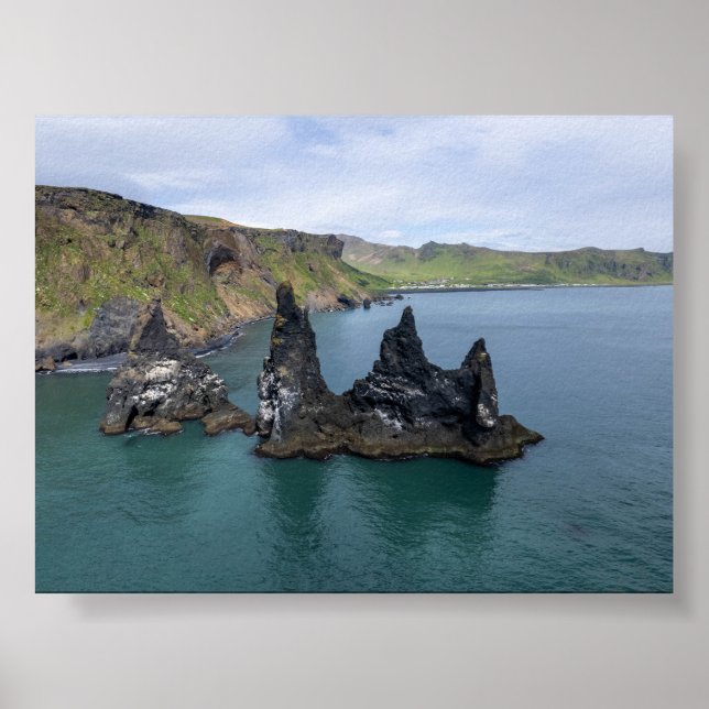 Affiche The Reynisdrangar rock formations in Iceland (Devant)