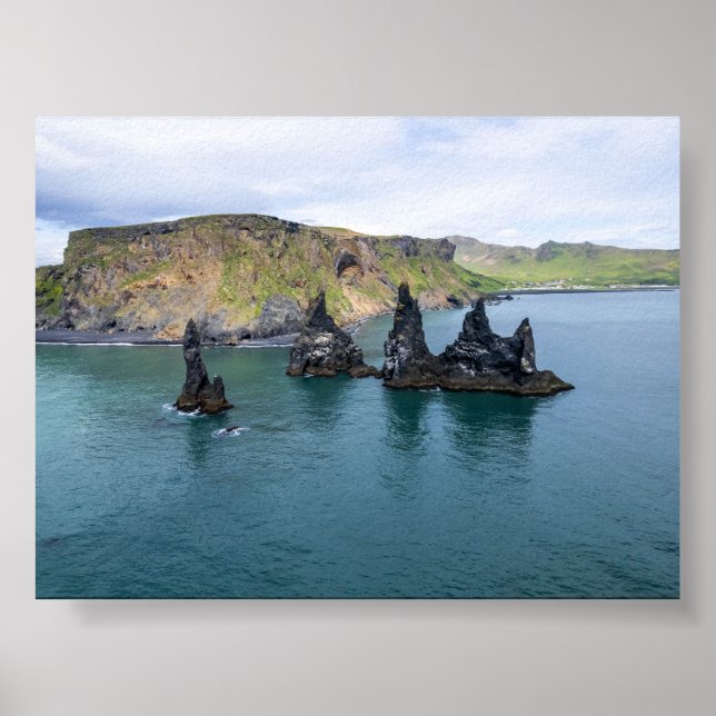 Affiche The Reynisdrangar rock formations in Iceland (Devant)