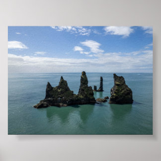 Affiche The Reynisdrangar rock formations in Iceland