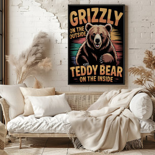 Affiche Titre : "Grizzly devant l'ours en peluche à l'inté