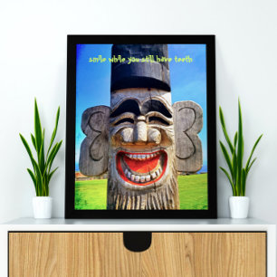 Affiche Totem Wood Face Photo Smile with Teeth Citation