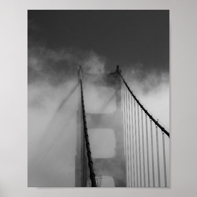 Affiche Tour du pont Golden Gate entourée de brouillard (Devant)