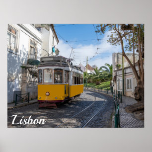 Affiche Tramway jaune rétro dans la rue à Lisbonne, Portug