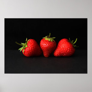Affiche Trois fraises sur le wapcn noir