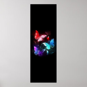 Affiche Trois papillons lumineux sur fond de nuit