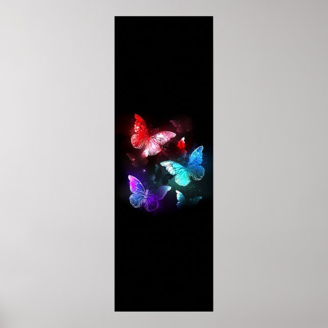 Affiche Trois papillons lumineux sur fond de nuit (Devant)