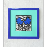 Affiche Tulipes d'art pop bleu électrique<br><div class="desc">Cette imprimé pop art dynamique présente des tulipes bleues électriques audacieuses contre un arrière - plan contrasté. Le design graphique et les couleurs audacieuses en font un complément parfait à toute décoration d'habitation moderne. Le design minimaliste et les couleurs saisissantes en font un complément parfait à toute décoration d'habitation moderne....</div>