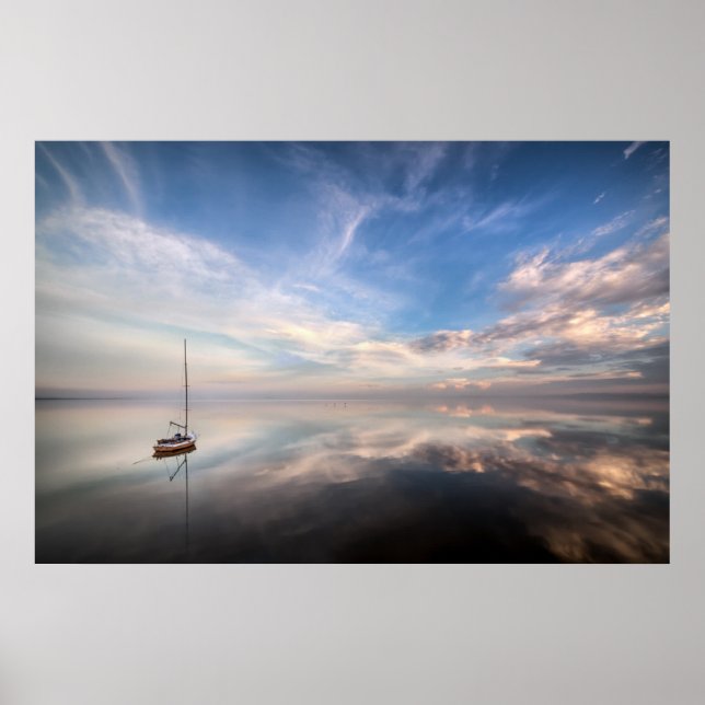 Affiche Un Bateau À Voile Seul Dans Les Eaux Calmes De Sal (Devant)