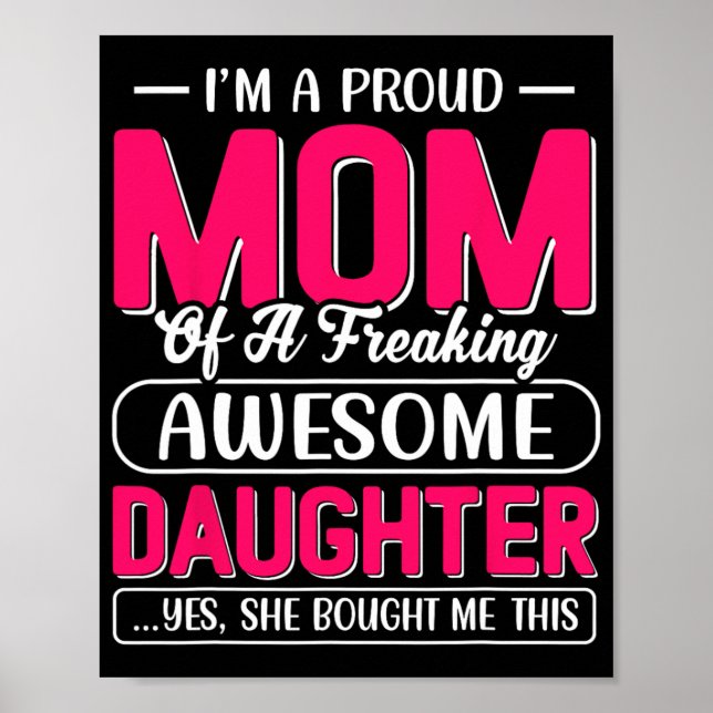 Affiche Un cadeau de chemise de maman fière de la part de  (Devant)