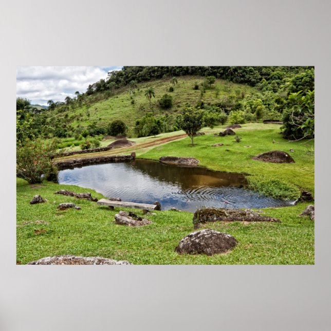 Affiche Un Étang Avec Petite Banc En Bois (Devant)