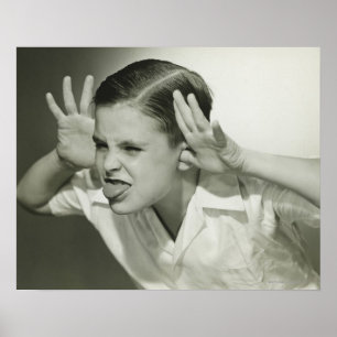 Affiche Un garçon qui fait son visage