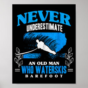 Affiche Un vieil homme fait du ski nautique pieds nus sur