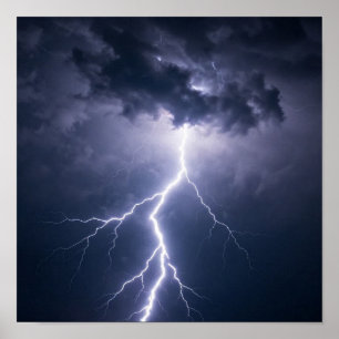 Affiche Une décharge de foudre radiante illuminant une St
