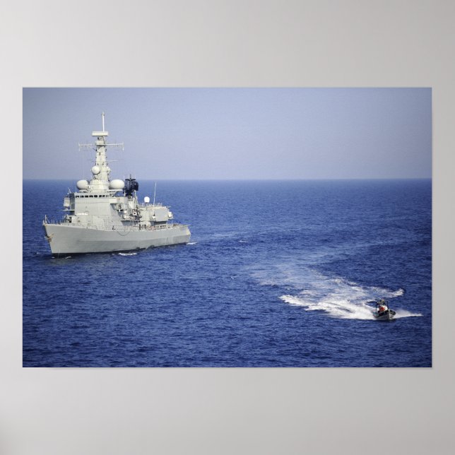 Affiche Une équipe de la marine portugaise dans un bateau  (Devant)