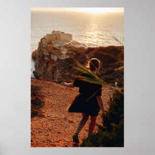 Affiche Une femme marchant sur la pierre