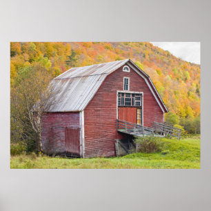 Affiche Une grange dans les montagnes vertes du Vermont. H