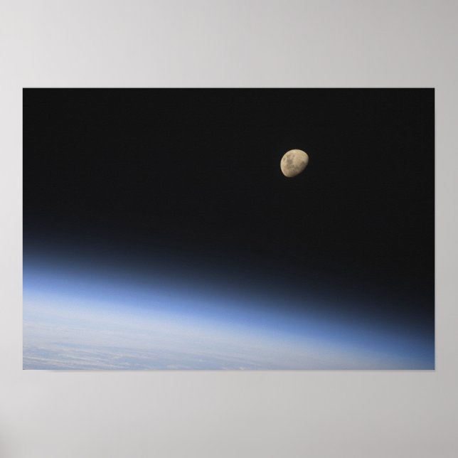 Affiche Une lune géante visible au-dessus de l'atmosphère  (Devant)