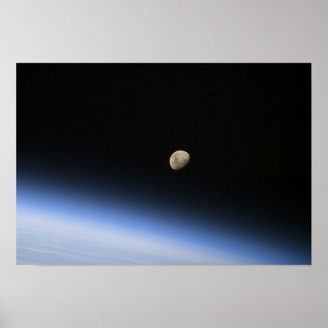 Affiche Une lune géante visible au-dessus de l'atmosphère  (Devant)